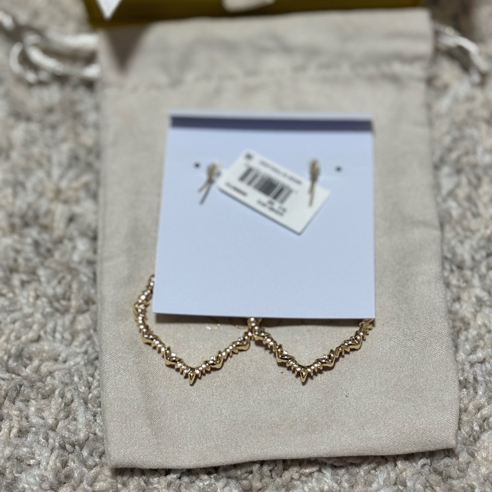 NWT Kendra Scott Sophee Gold Crystal Open Frame
Earrings in Pink Crystal - Picture 5 of 6